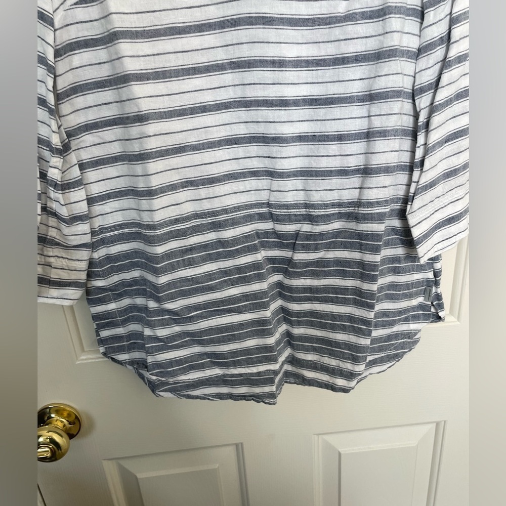 Eddie Bauer lightweight v-neck linen cotton blend quarter sleeve top | S - Picture 5 of 11